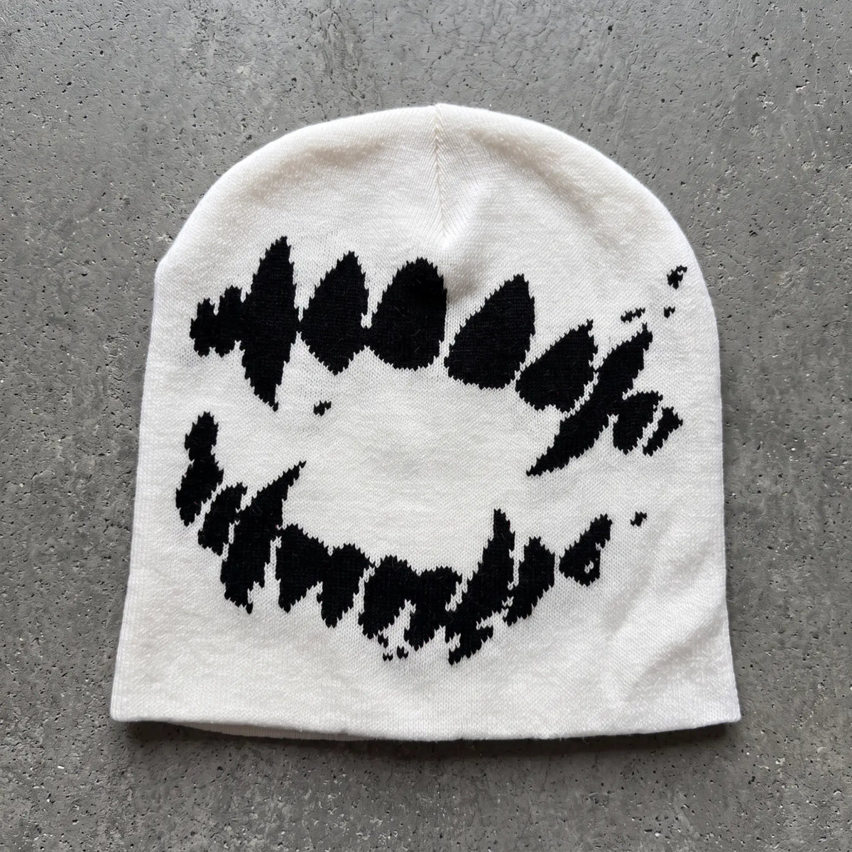 Morsure, modèle 03 : blanc, crocs noirs