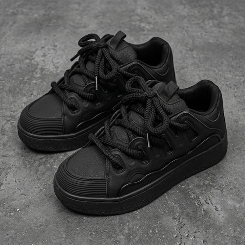 Suie, sneakers noires à semelle épaisse
