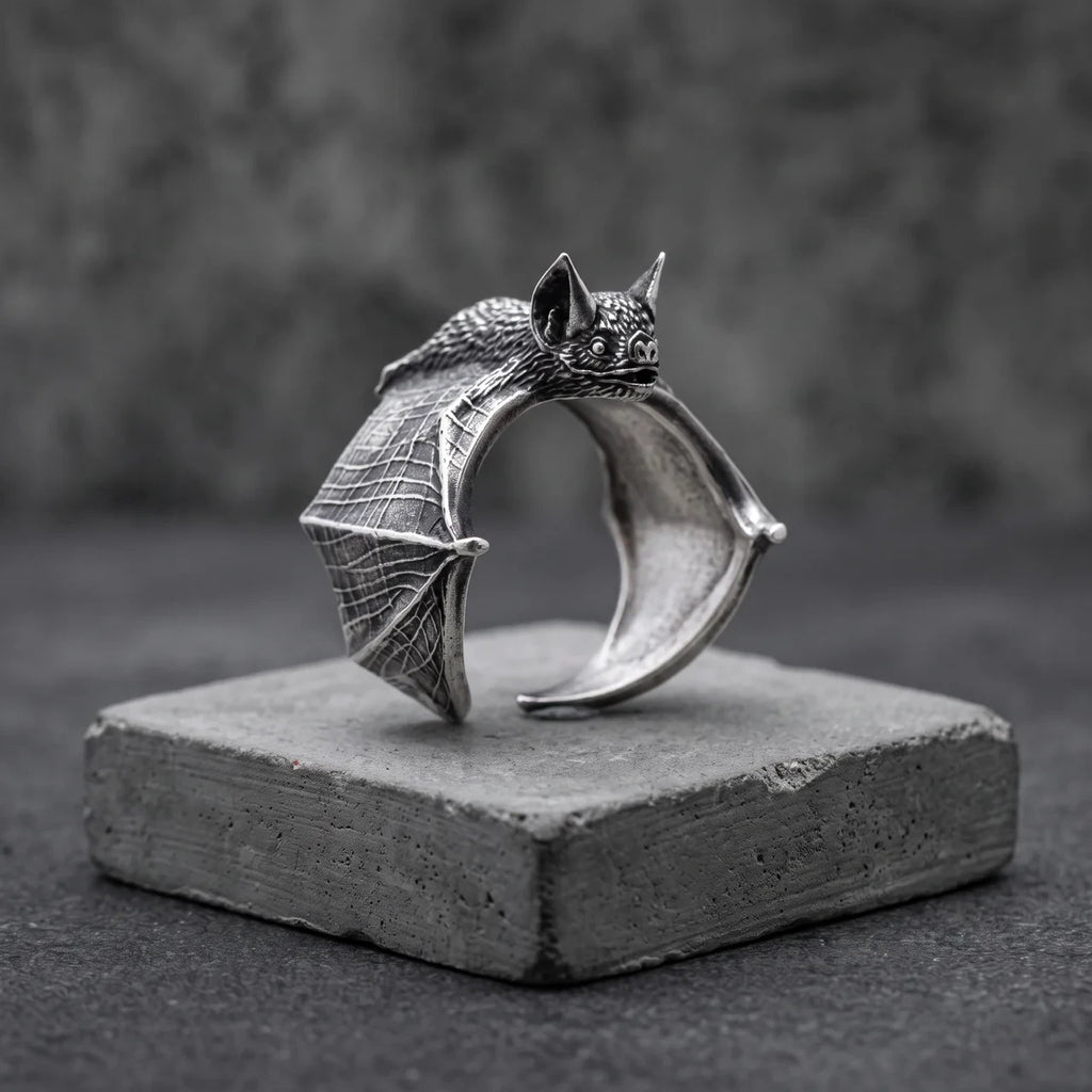 Vesper, bague chauve-souris argentée