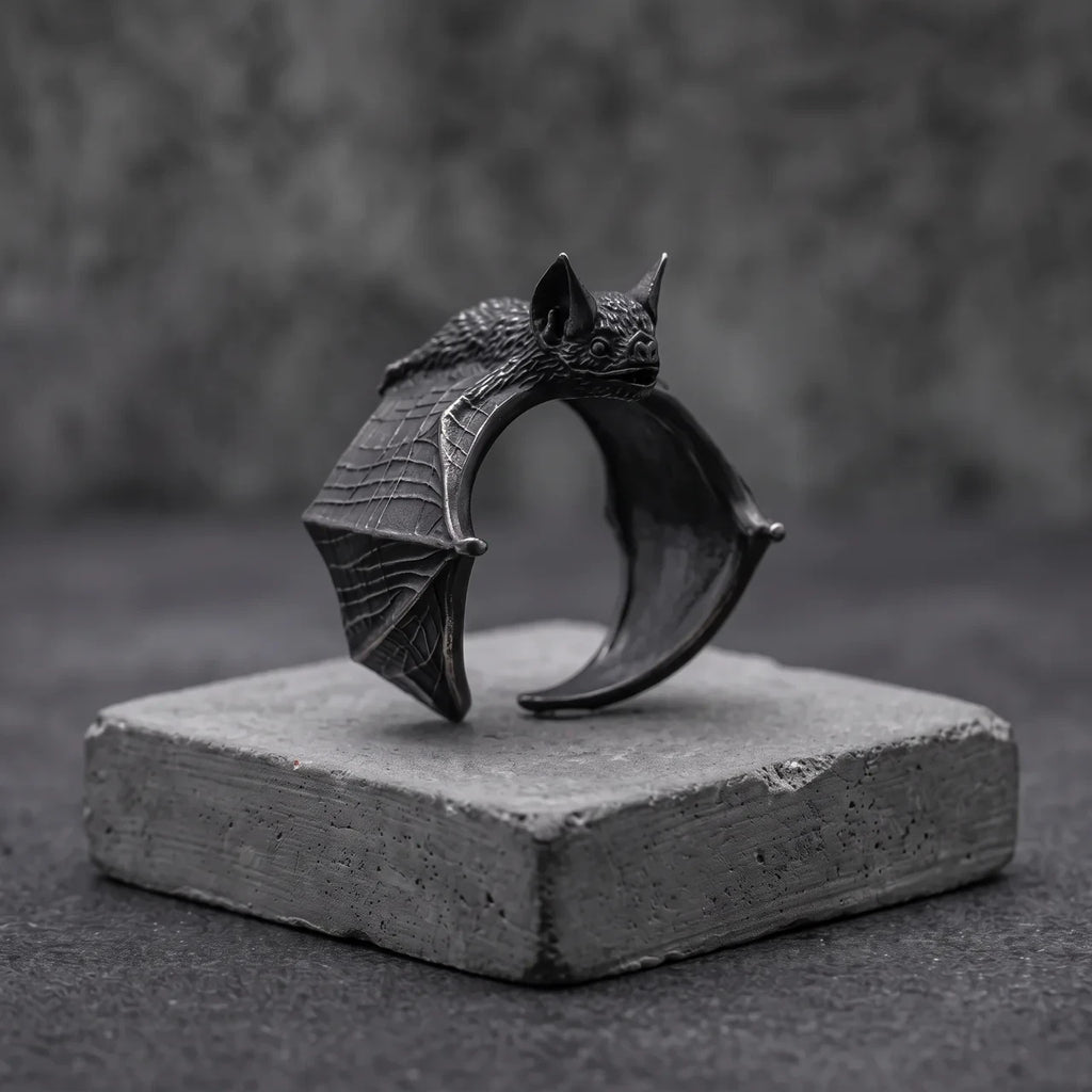Vesper, bague chauve-souris noire