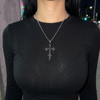Calvaire, collier croix gothique noire, porté
