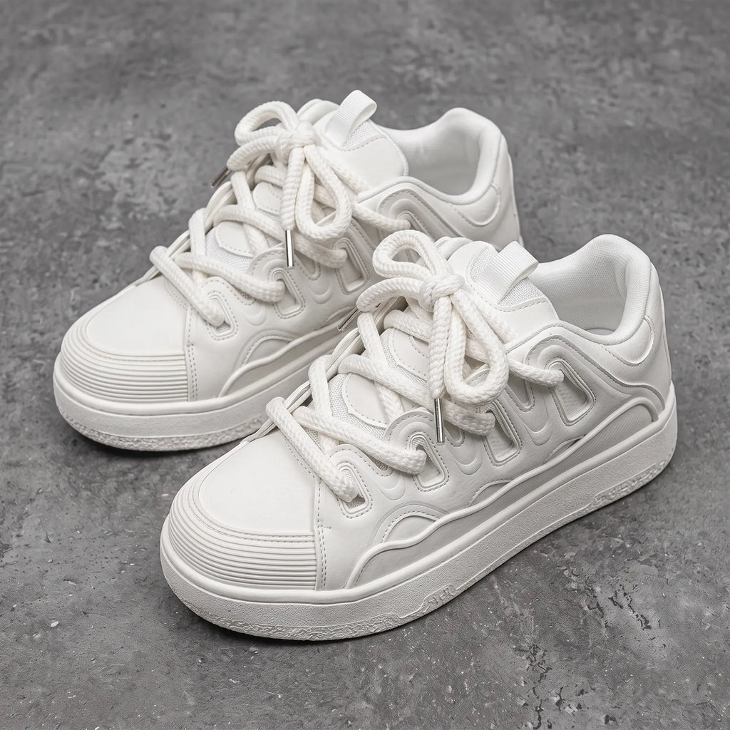 Suie, sneakers blanches à semelle épaisse